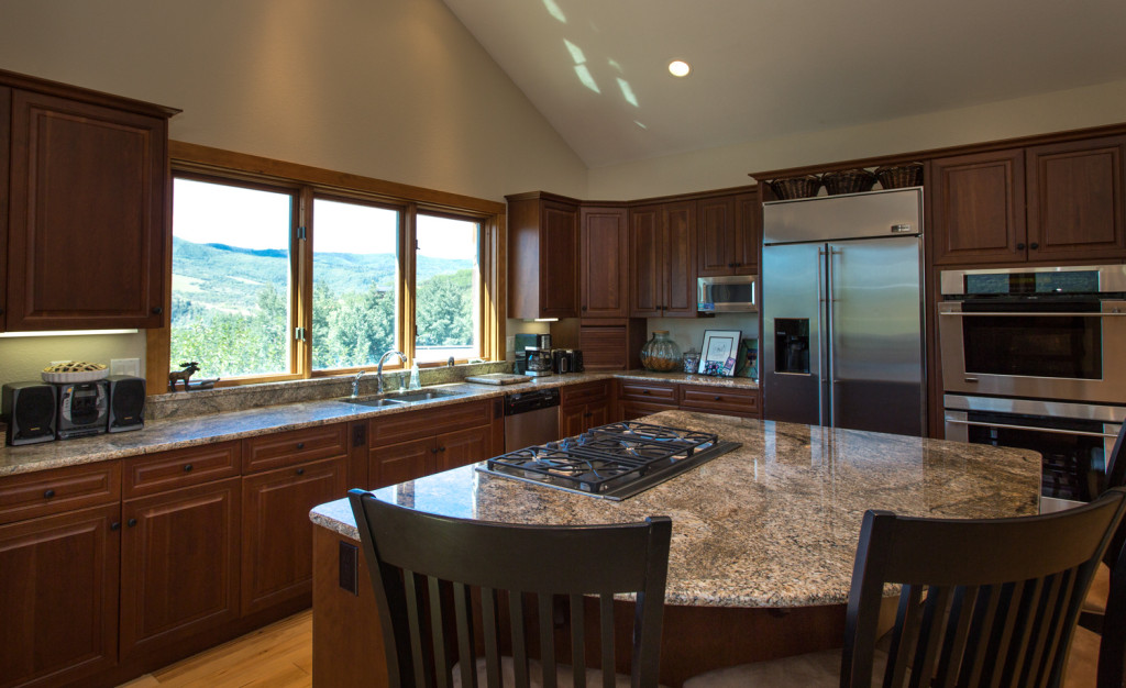 Upgraded stainless steel appliances and granite